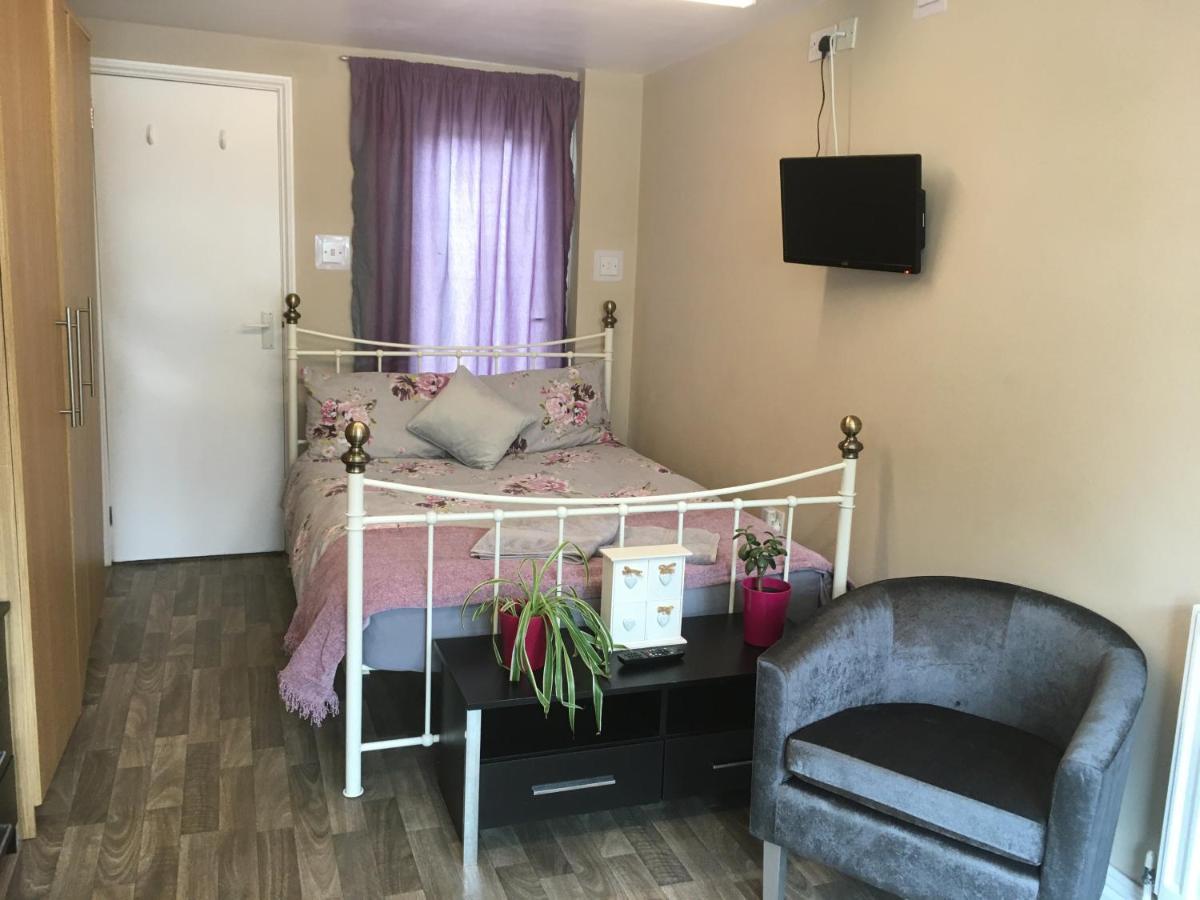 Cosy Annex. Threemilestone